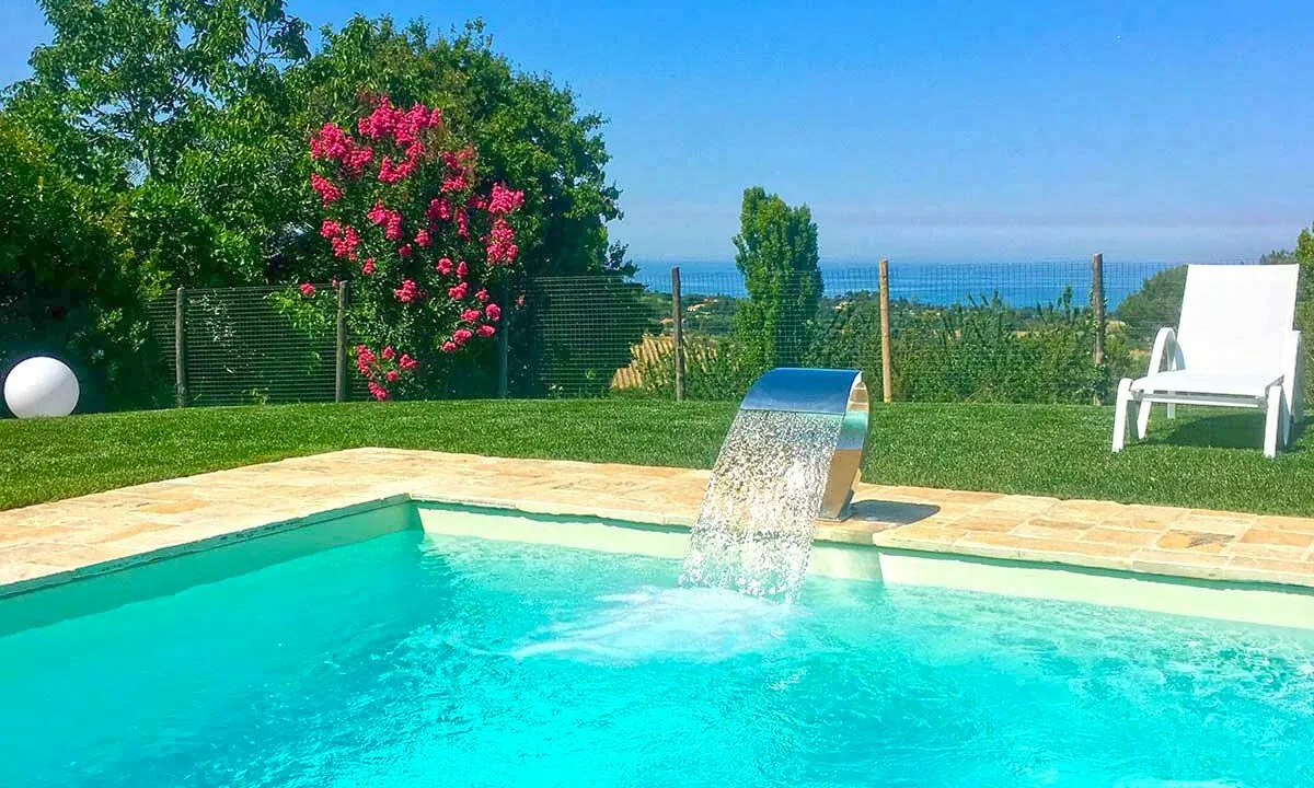 case con piscina idromassaggio