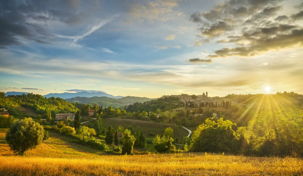 Panorami marchigiani: 3 casali con vista
