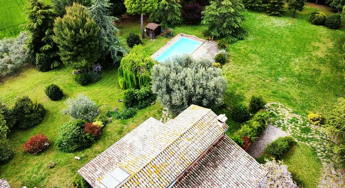 Casali con piscina in provincia di Ancona