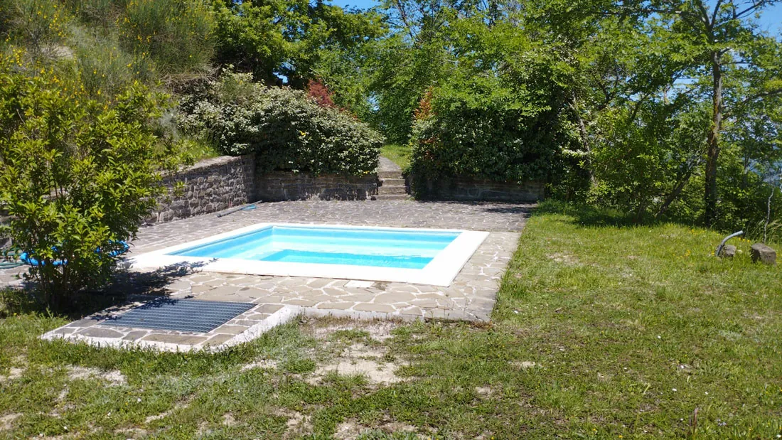 Apecchio-piscina-nove