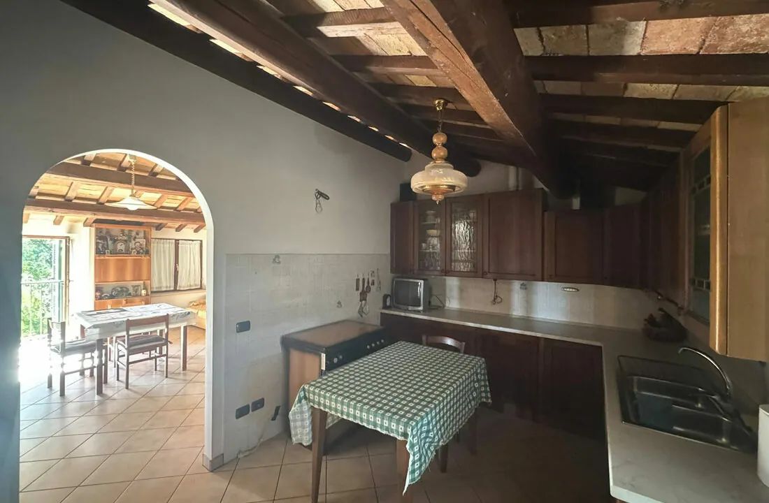 Casa-senza-fondamenta-sedici